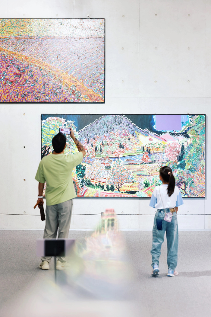 2024武汉双年展：“城市流体”主题下的艺术盛宴