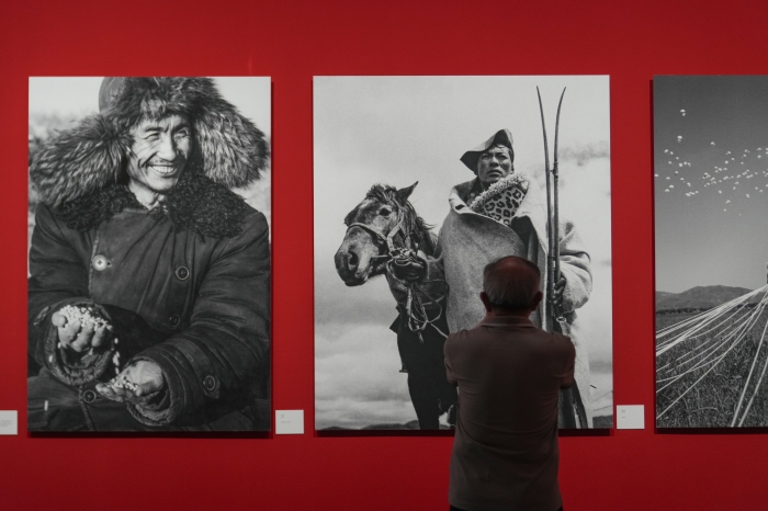 历时10余年抢救性收集 500余件摄影作品与文献呈现“国家肖像与人民史诗”