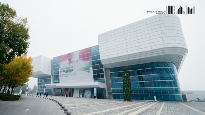 首届新绎双年展开幕：追问艺术创造力和人类未来