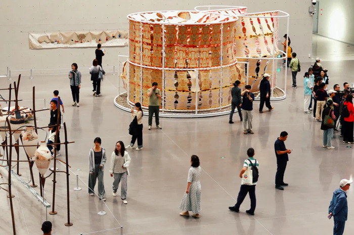 2024武汉双年展：“城市流体”主题下的艺术盛宴