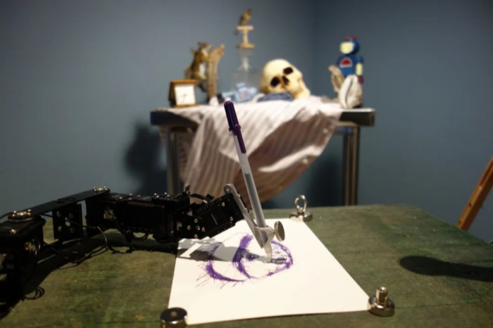 首届新绎双年展开幕：追问艺术创造力和人类未来