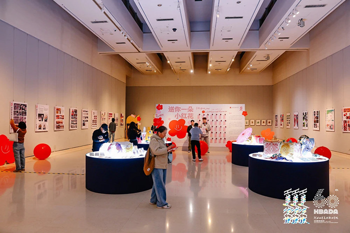 “青衿志·六秩辉”——河北工艺美术职业学院建校60周年回顾展举行