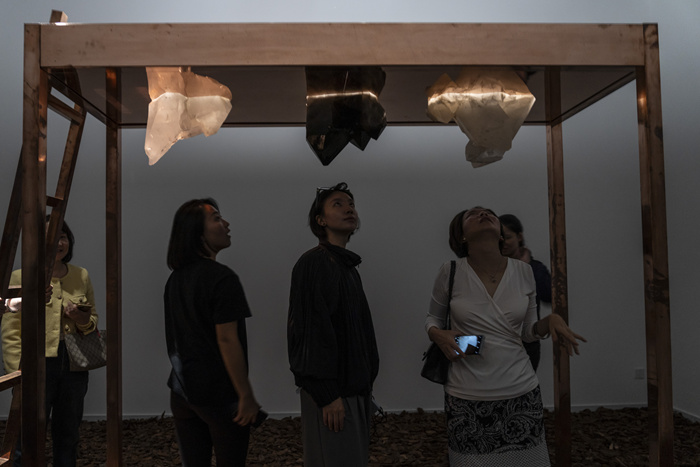 须臾，是瞬息而逝的叹息，亦是永恒能量的守恒——关于玛丽娜·阿布拉莫维奇“能量转换”的对话