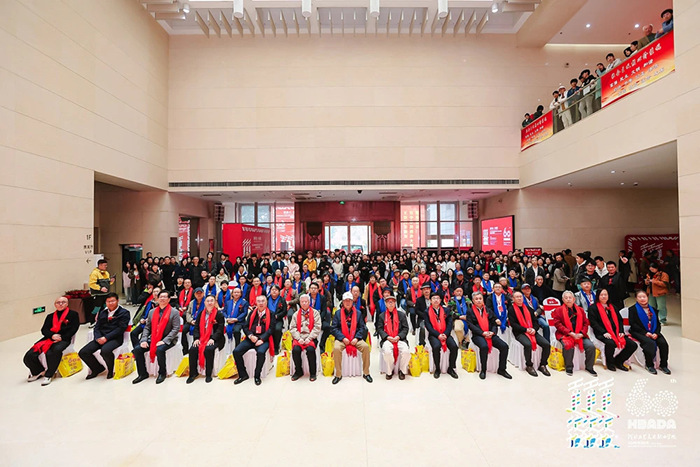 “青衿志·六秩辉”——河北工艺美术职业学院建校60周年回顾展举行