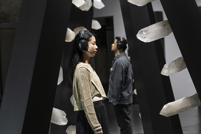 须臾，是瞬息而逝的叹息，亦是永恒能量的守恒——关于玛丽娜·阿布拉莫维奇“能量转换”的对话