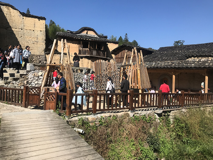 世间本无隐逸之路，只有生活——程美信专访