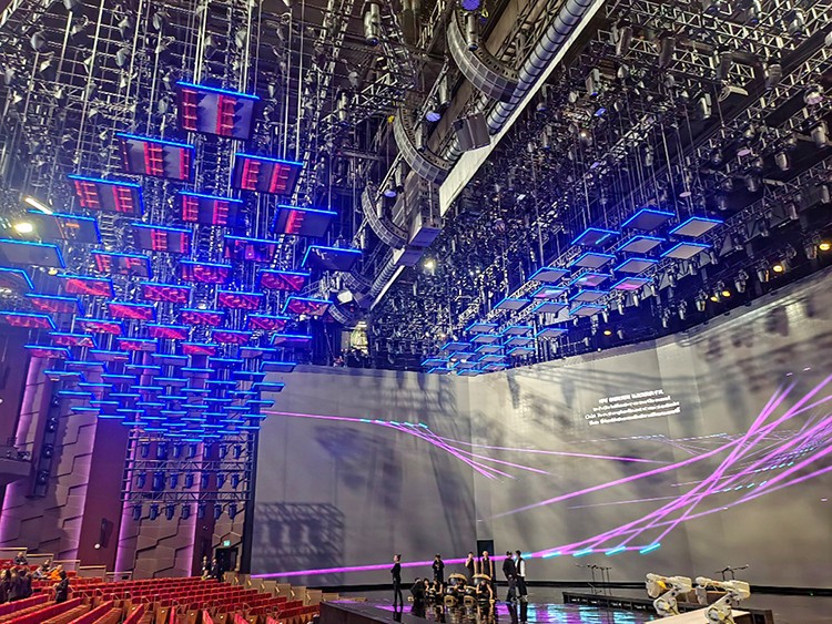 张艺谋新作《澳门2049》“隐藏式舞台”背后的故事