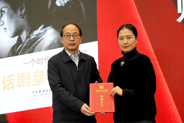 跨越百年风雨·以话剧唤醒民族之魂 《话剧皇后：一个时代的戏剧记忆》表演艺术家朱琳传记新书见面会举办