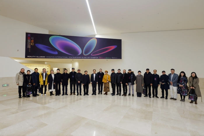 “真实与虚幻”：2025杭州国际当代玻璃艺术展举行