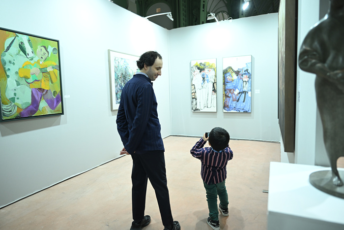 “艺术之都——第235届法国艺术家沙龙中国艺术家邀请展”在巴黎大皇宫开幕