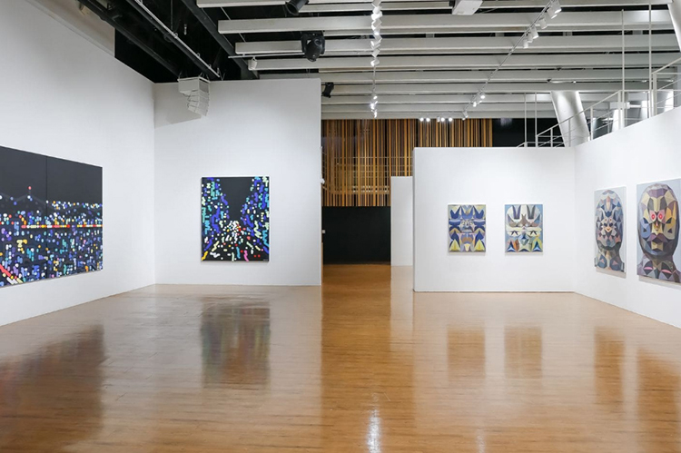 《看他的画得戴副眼镜（二）》：色彩律动的都市诗人