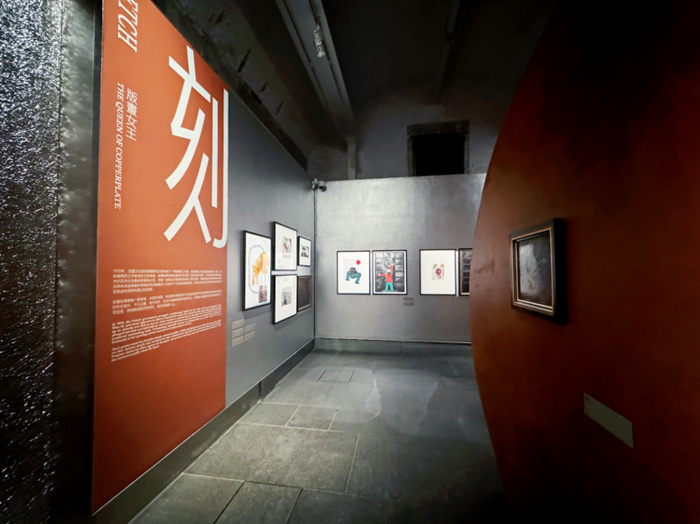 重塑被遗忘的她——“玩·具：贺慕群百年回顾展”香港举行