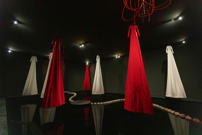 盐田千春"静寂之空"：在地性创作重构东方空性哲思