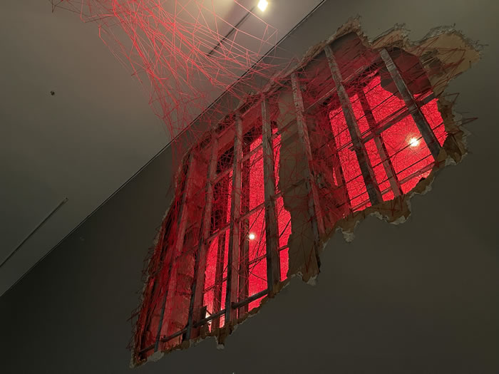 盐田千春"静寂之空"：在地性创作重构东方空性哲思