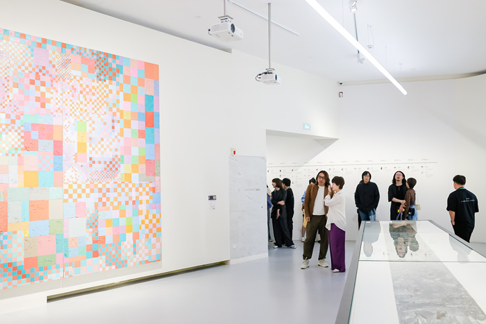 漂浮东钱湖的“夜航船”：徐冰和学生们的当代艺术“思想接力”