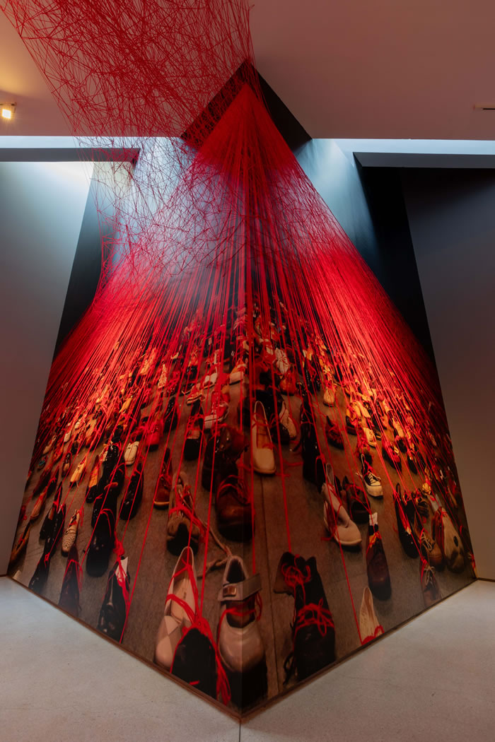 盐田千春"静寂之空"：在地性创作重构东方空性哲思