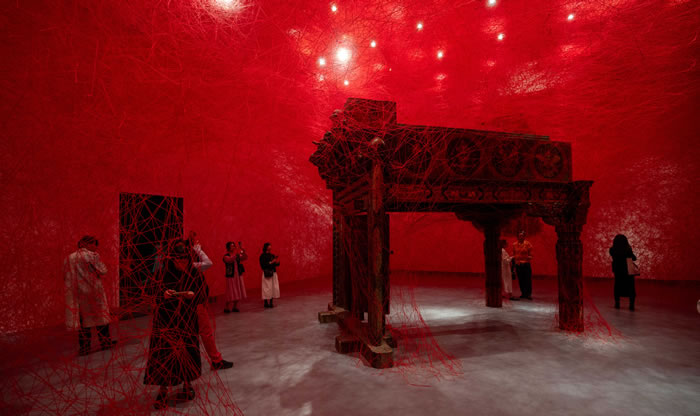 盐田千春"静寂之空"：在地性创作重构东方空性哲思