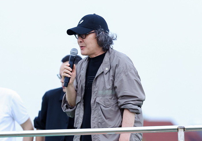 漂浮东钱湖的“夜航船”：徐冰和学生们的当代艺术“思想接力”