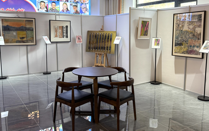 ​“巅峰绘梦·沪藏情深——定日珠峰当代艺术展”圆满开展