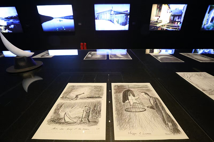 月亮先生列昂个展开幕：在深圳收到一封“月亮来信”