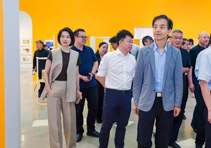 “以美筑梦——2024·儿童图画书创作100成果展”在中国妇女儿童博物馆开幕