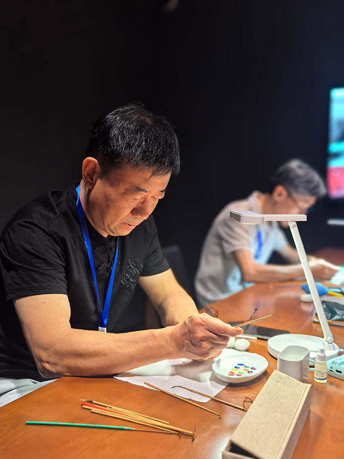 清凉剔透 流光溢彩——淄博琉璃艺术竟然这么美！