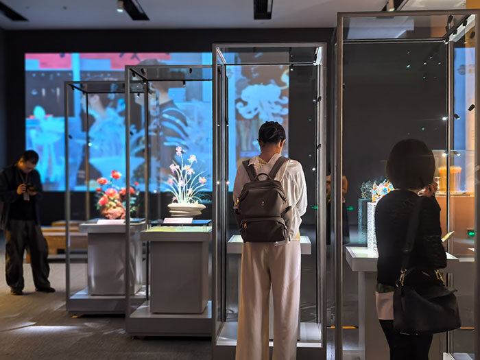 清凉剔透 流光溢彩——淄博琉璃艺术竟然这么美！