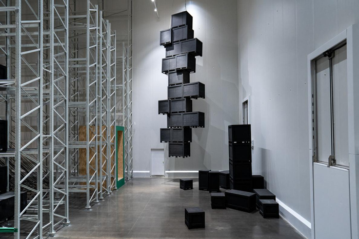 “全球最大集装箱”内，用“涂抹”观照真实——孟柏伸专访