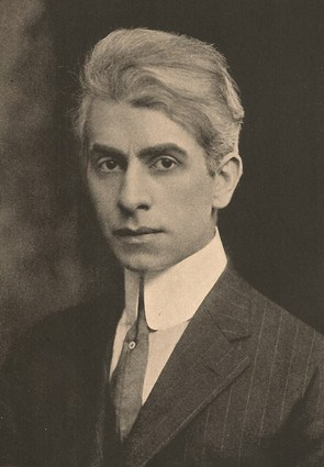 用钢笔画版画的人