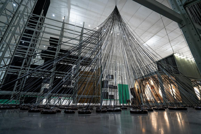 “全球最大集装箱”内，用“涂抹”观照真实——孟柏伸专访