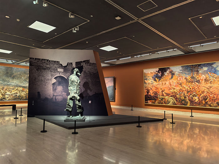 “人民必胜——纪念中国人民抗日战争暨世界反法西斯战争胜利80周年美术作品展”在京开幕