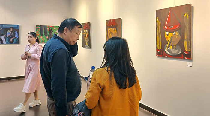 季海洋个展《偷月亮的人》：照见艺术的纯粹与真实