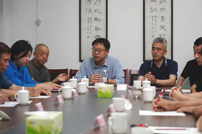 “烽火史诗——赵奇抗战题材绘画展”在合肥亚明艺术馆开幕