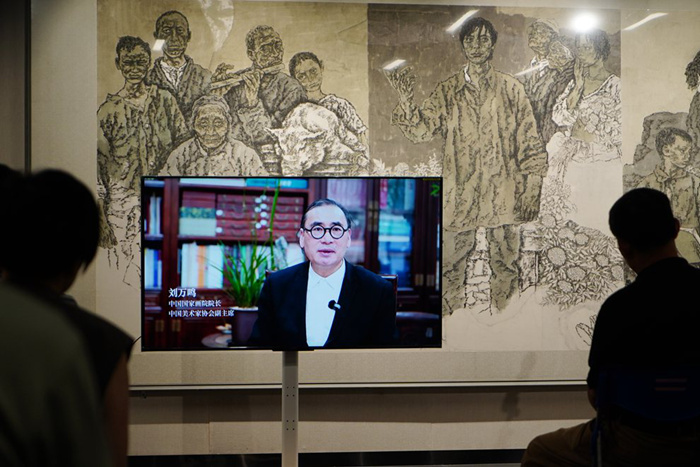 “烽火史诗——赵奇抗战题材绘画展”在合肥亚明艺术馆开幕