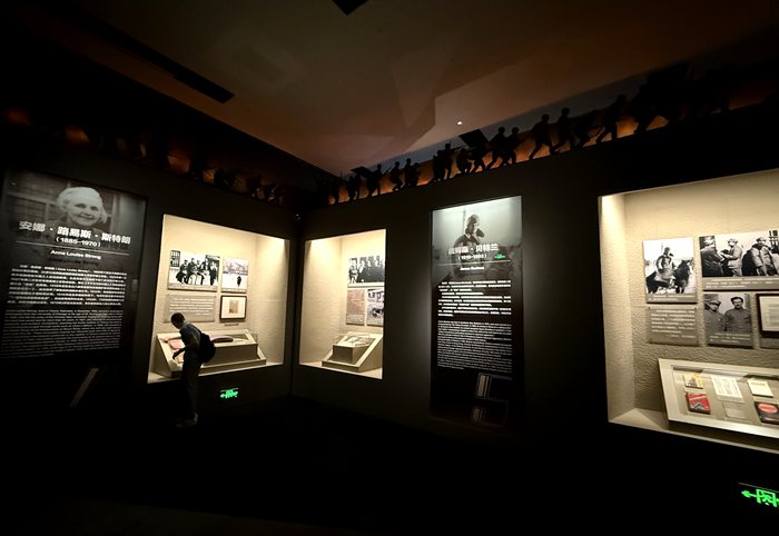 300余件套实物和400余张照片：国博“讲述”国际友人与中国抗战