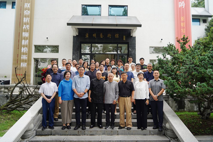 “烽火史诗——赵奇抗战题材绘画展”在合肥亚明艺术馆开幕