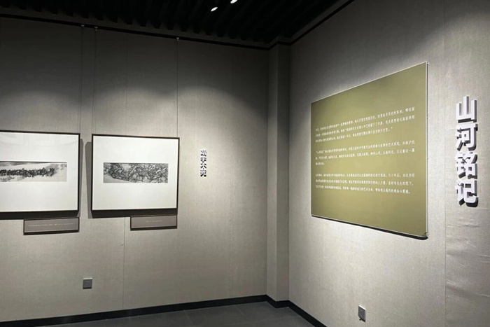 “烽火史诗——赵奇抗战题材绘画展”在合肥亚明艺术馆开幕