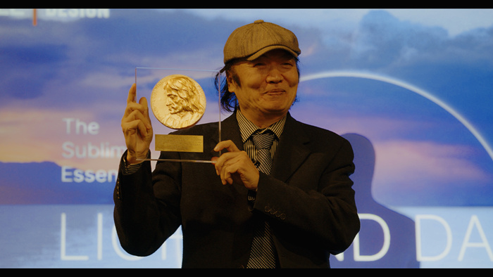 朝戈荣获佛罗伦萨双年展“伟大的洛伦佐终身成就奖”