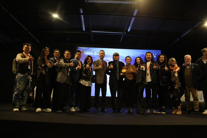 朝戈荣获佛罗伦萨双年展“伟大的洛伦佐终身成就奖”