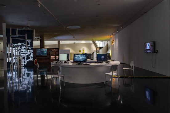 “带电的孩子”：当算法成为我们的“幻肢”