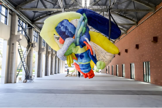 在”智域漫游”中，邂逅一场流动的城市艺术剧场