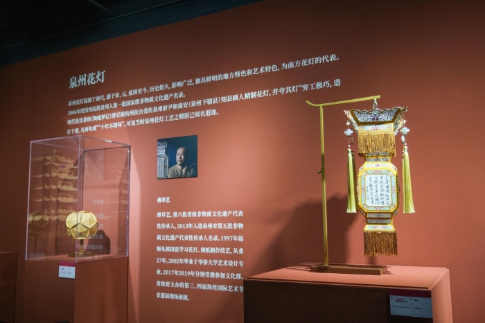 第二届人民艺术论坛暨“人民艺术·匠心传承”非物质文化遗产主题展在中国人民大学举行