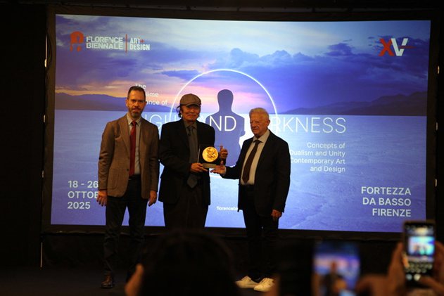 朝戈荣获佛罗伦萨双年展“伟大的洛伦佐终身成就奖”