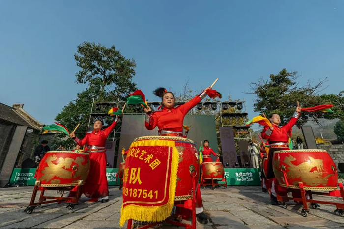 回乡记：大南坡村上演多声部合奏