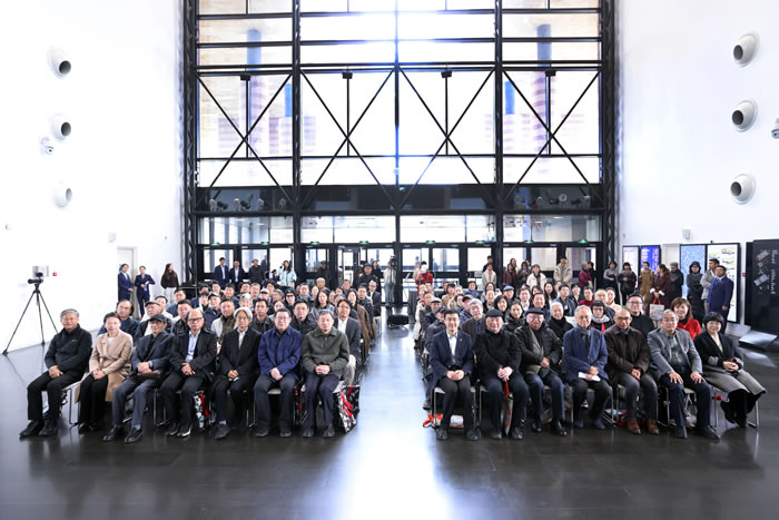 一个具有69年历史学院的“思想文脉”——“人民的‘形式’：清华大学美术学院的艺术之路”展览开幕